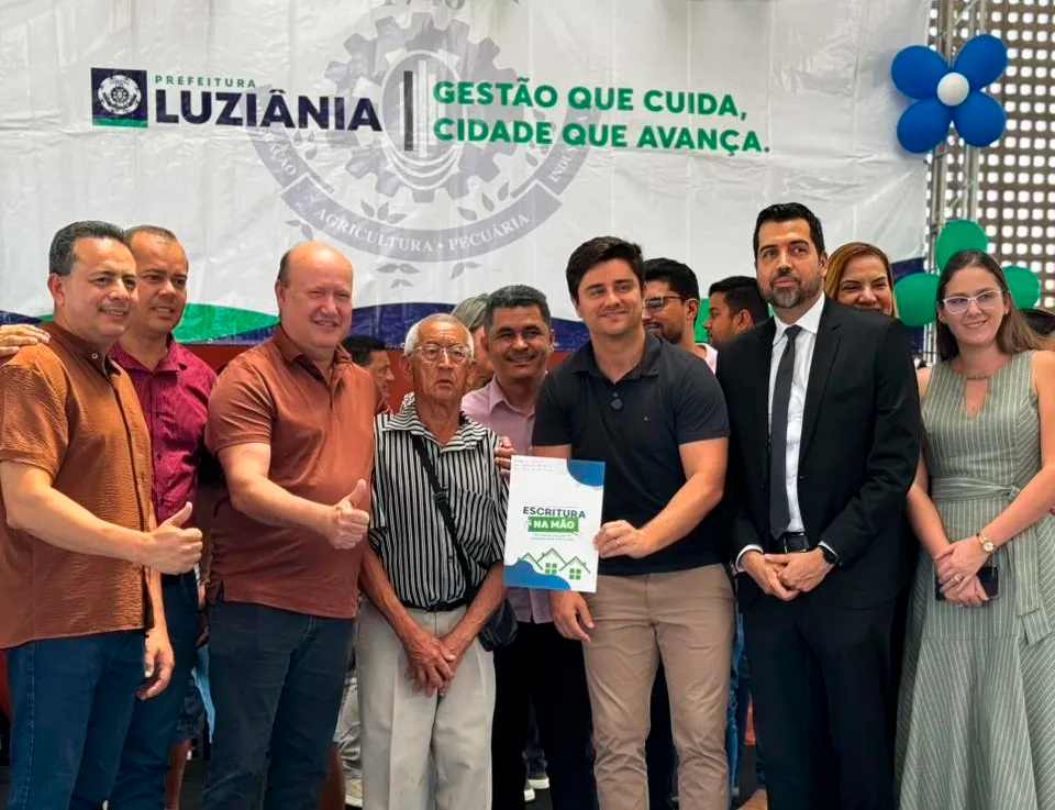 Diego Sorgatto entrega escrituras e realiza sonho de 450 famílias em Luziânia