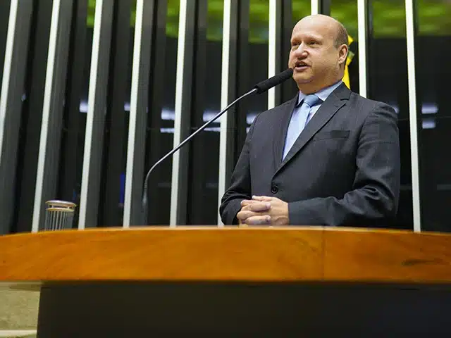 Pesquisa Directa coloca Célio Silveira na liderança para deputado federal no Entorno