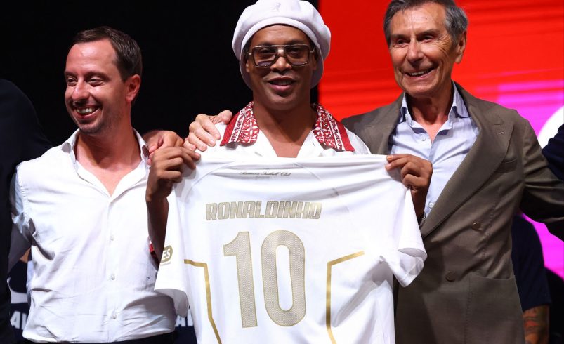 Ronaldinho Gaúcho volta aos gramados aos 46 anos