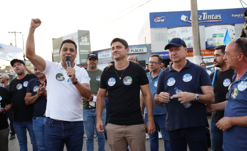 Milhares de veículos participam do adesivaço de Célio Silveira e Wilde Cambão